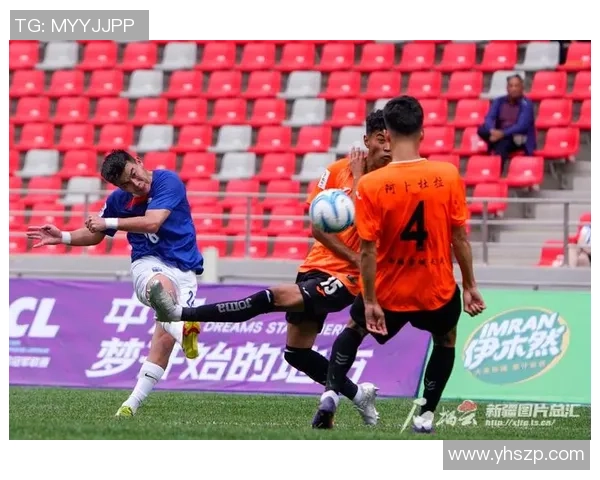 与足球球星同场训练，挑战极限技能，打造顶级球技的虚拟足球世界