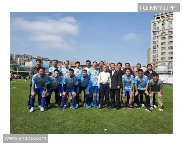 大连足球名将风采全纪录 展现球场内外的拼搏与荣耀