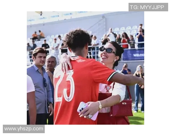 聚焦足球球星孩子成长故事与亲情陪伴的温情瞬间